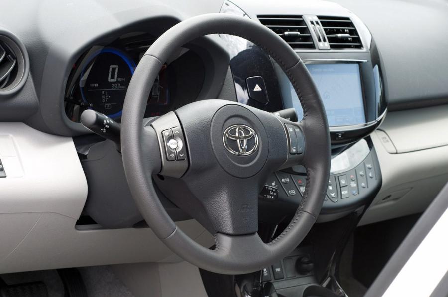  Toyota RAV4 EV 2012 года  (фото 79 из 107)